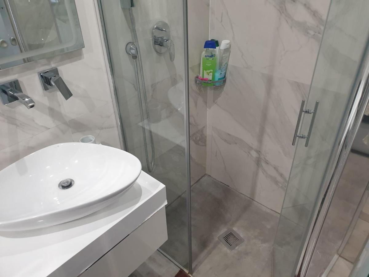 Atico Con Terraza Y Jacuzzi En El Centro Leilighet Valencia Eksteriør bilde